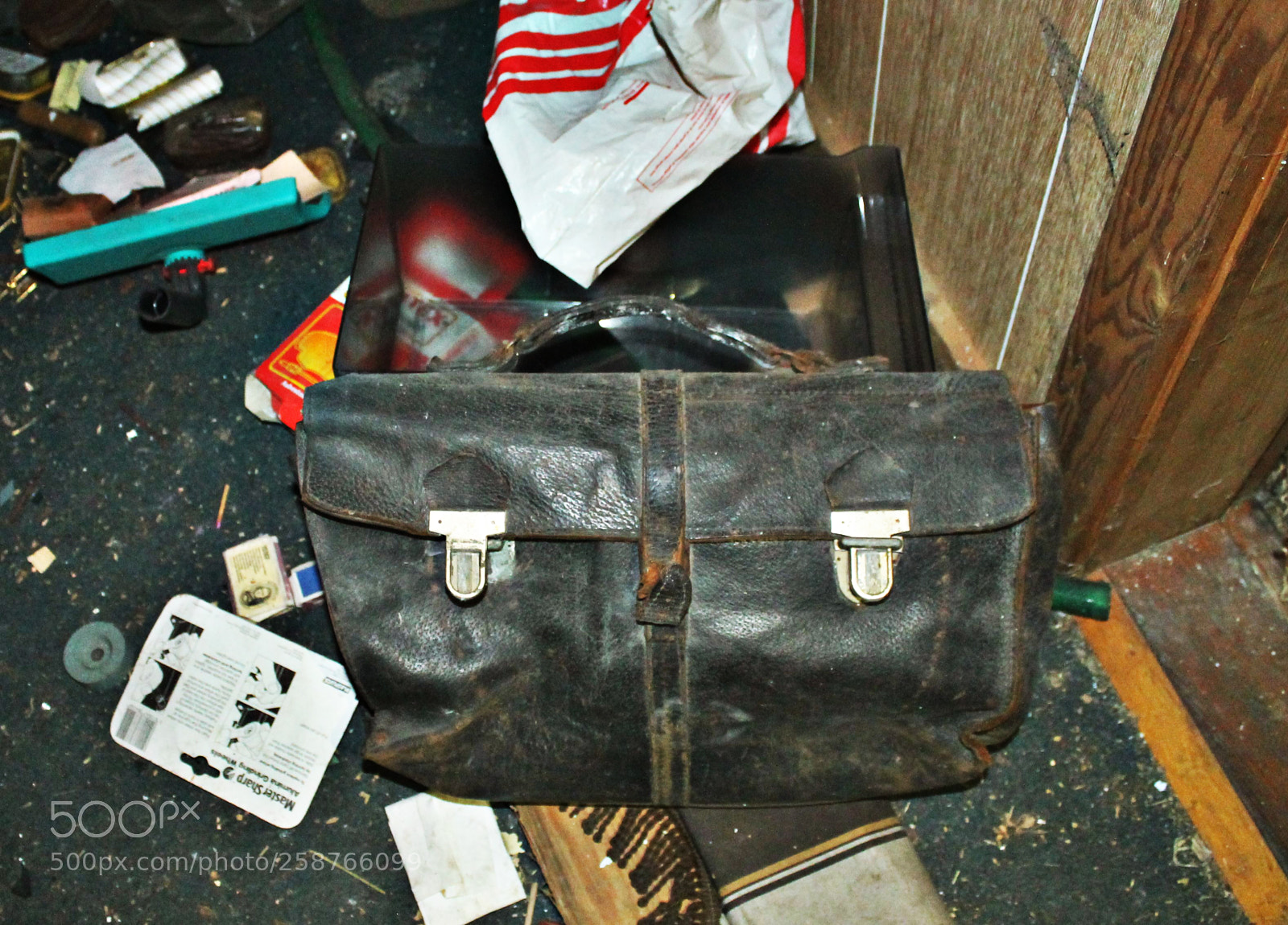 Canon EOS 1100D (EOS Rebel T3 / EOS Kiss X50) sample photo. Ghost house in the photography