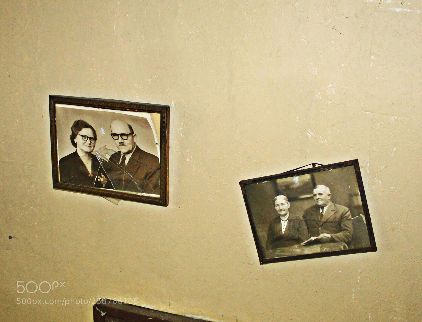 Canon EOS 1100D (EOS Rebel T3 / EOS Kiss X50) sample photo. Ghost house in the photography