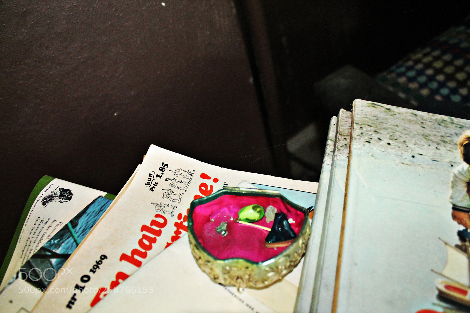 Canon EOS 1100D (EOS Rebel T3 / EOS Kiss X50) sample photo. Ghost house in the photography