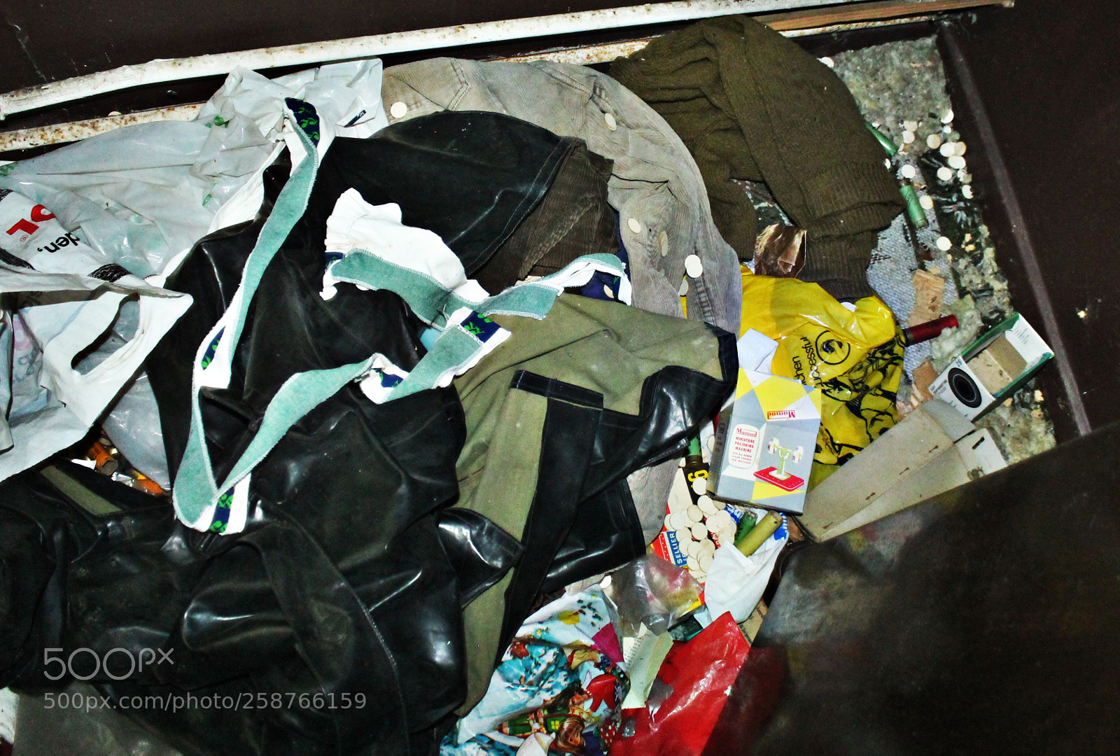 Canon EOS 1100D (EOS Rebel T3 / EOS Kiss X50) sample photo. Ghost house in the photography