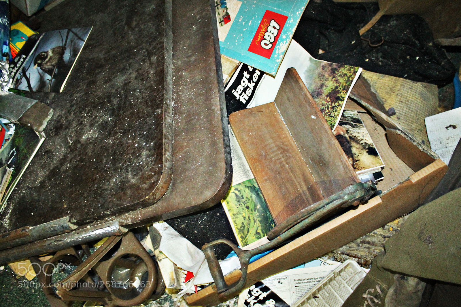 Canon EOS 1100D (EOS Rebel T3 / EOS Kiss X50) sample photo. Ghost house in the photography