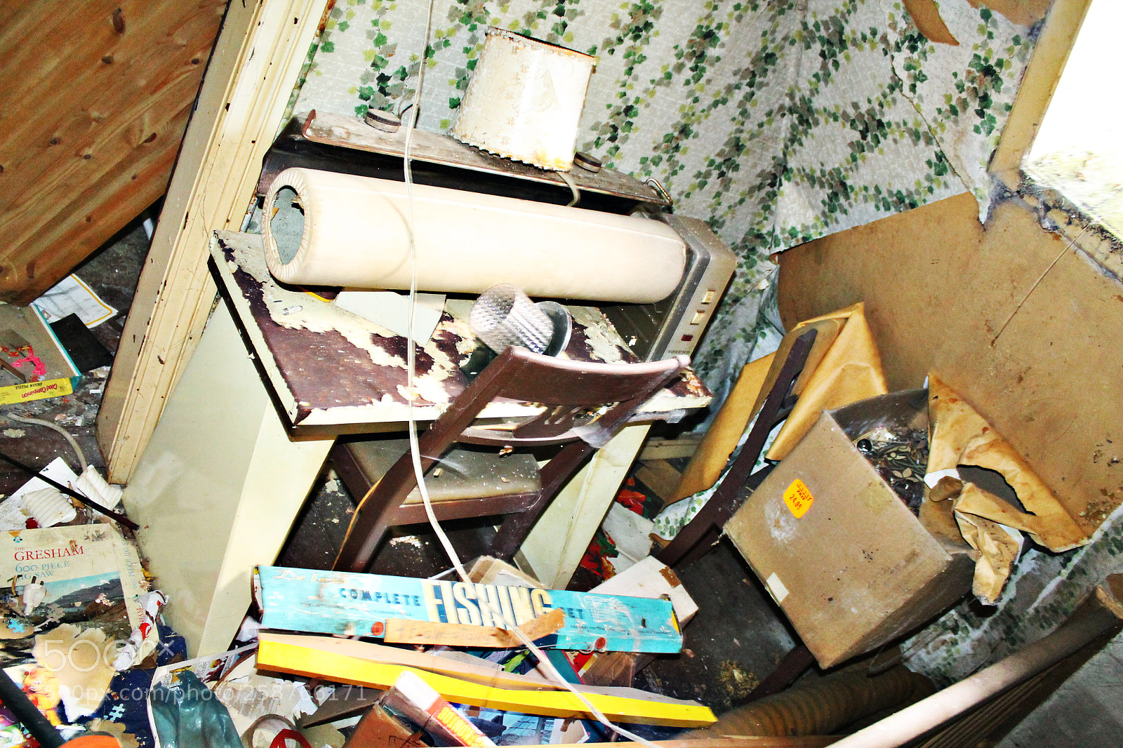 Canon EOS 1100D (EOS Rebel T3 / EOS Kiss X50) sample photo. Ghost house in the photography