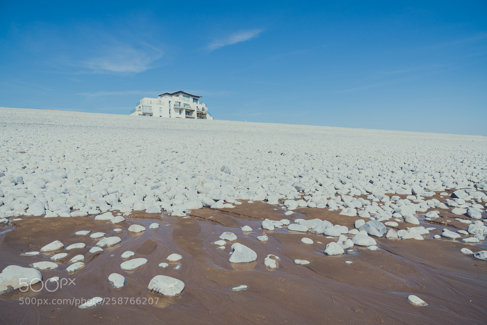 Sony a7R II sample photo. White house on pebble photography