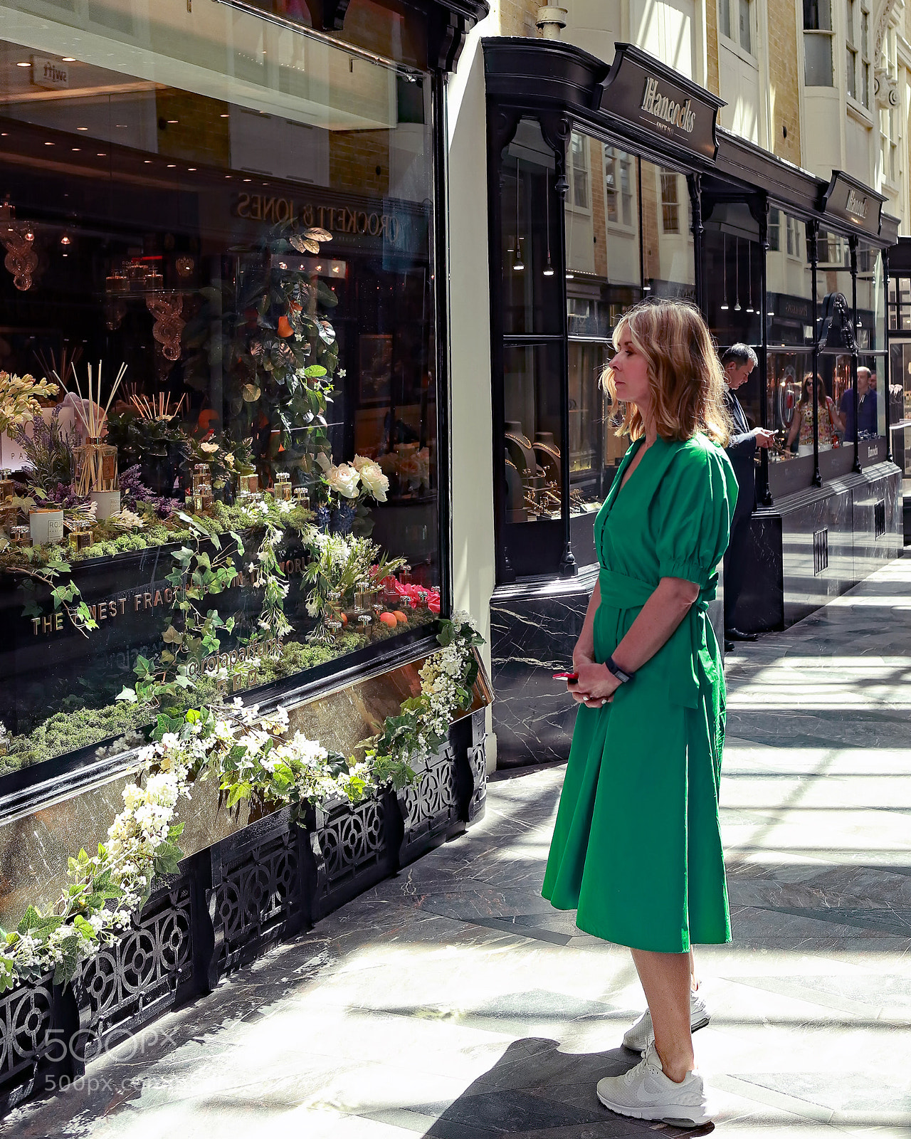 Canon EOS M5 sample photo. Lady in green photography