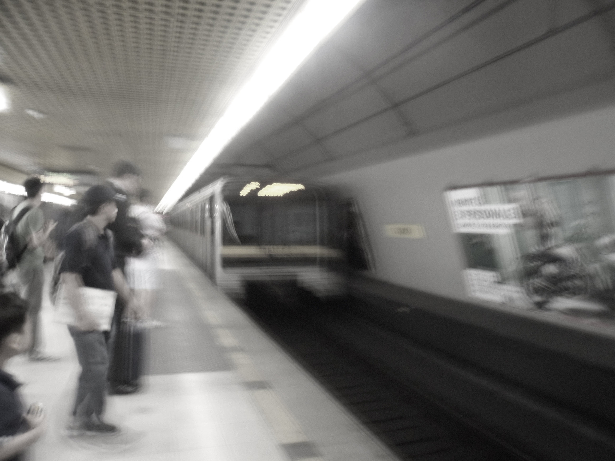 Samsung PL120,PL121 / VLUU PL120,PL121 sample photo. Metro photography