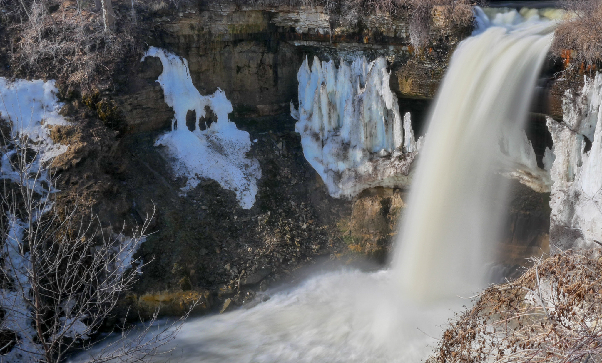 Panasonic Lumix DMC-GX85 (Lumix DMC-GX80 / Lumix DMC-GX7 Mark II) sample photo. Early spring falls photography