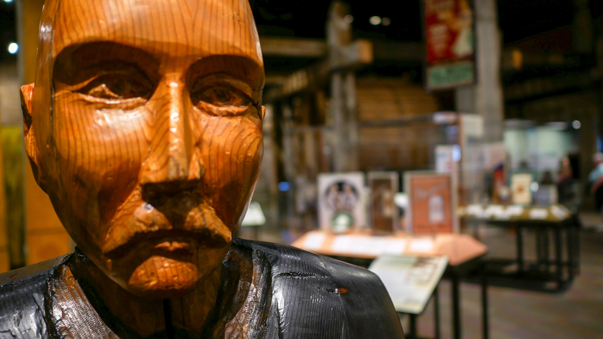 Panasonic Lumix DMC-GX85 (Lumix DMC-GX80 / Lumix DMC-GX7 Mark II) sample photo. Wooden face photography