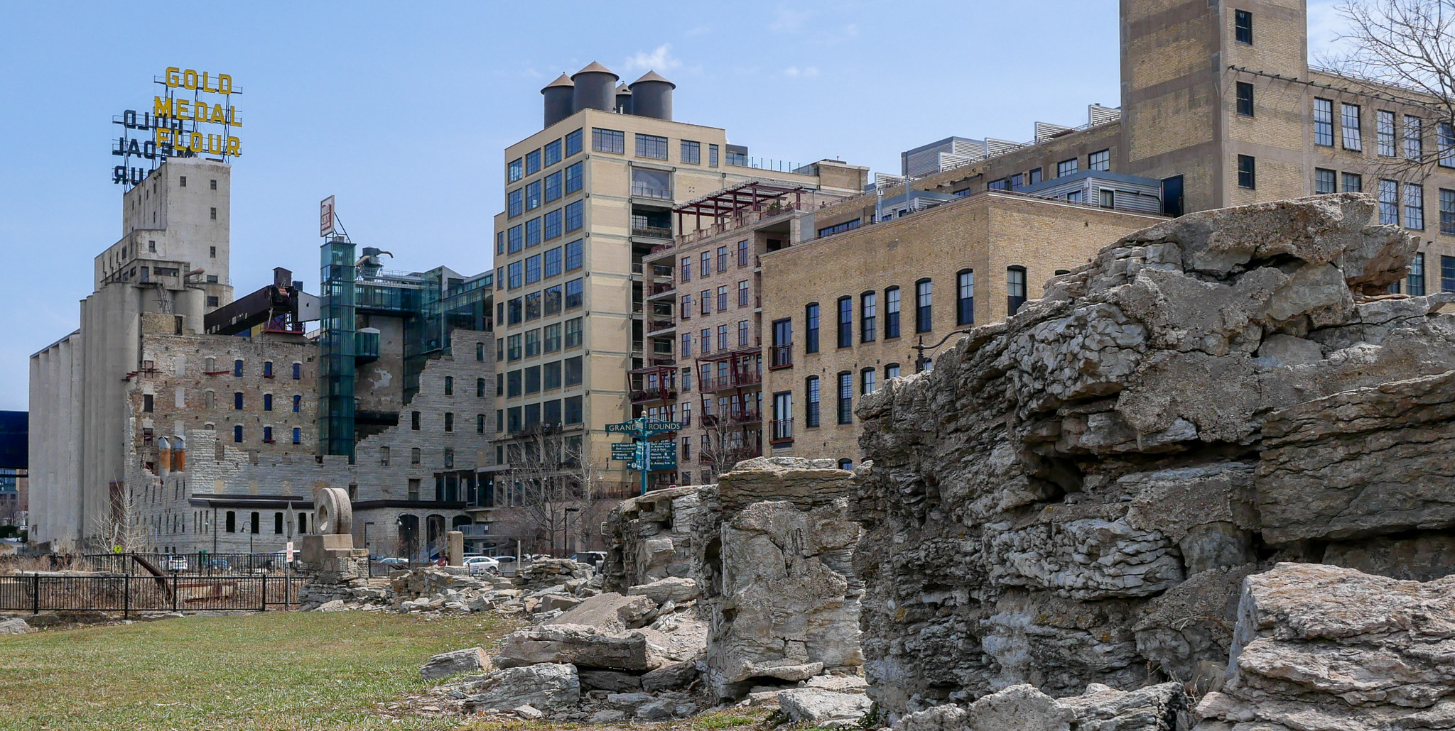Panasonic Lumix DMC-GX85 (Lumix DMC-GX80 / Lumix DMC-GX7 Mark II) sample photo. Old mill photography
