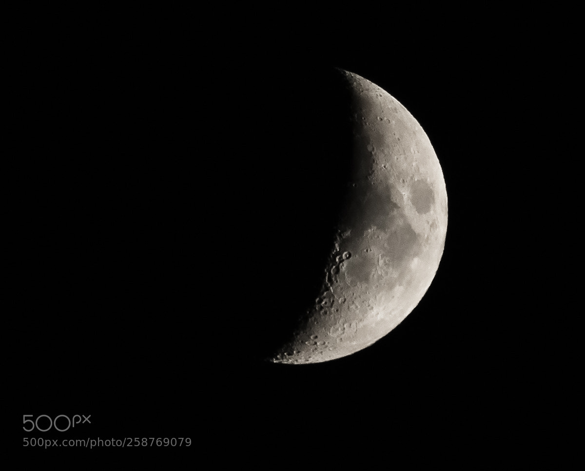 Canon EOS 80D sample photo. Moon 2018-05-20  35.8% photography