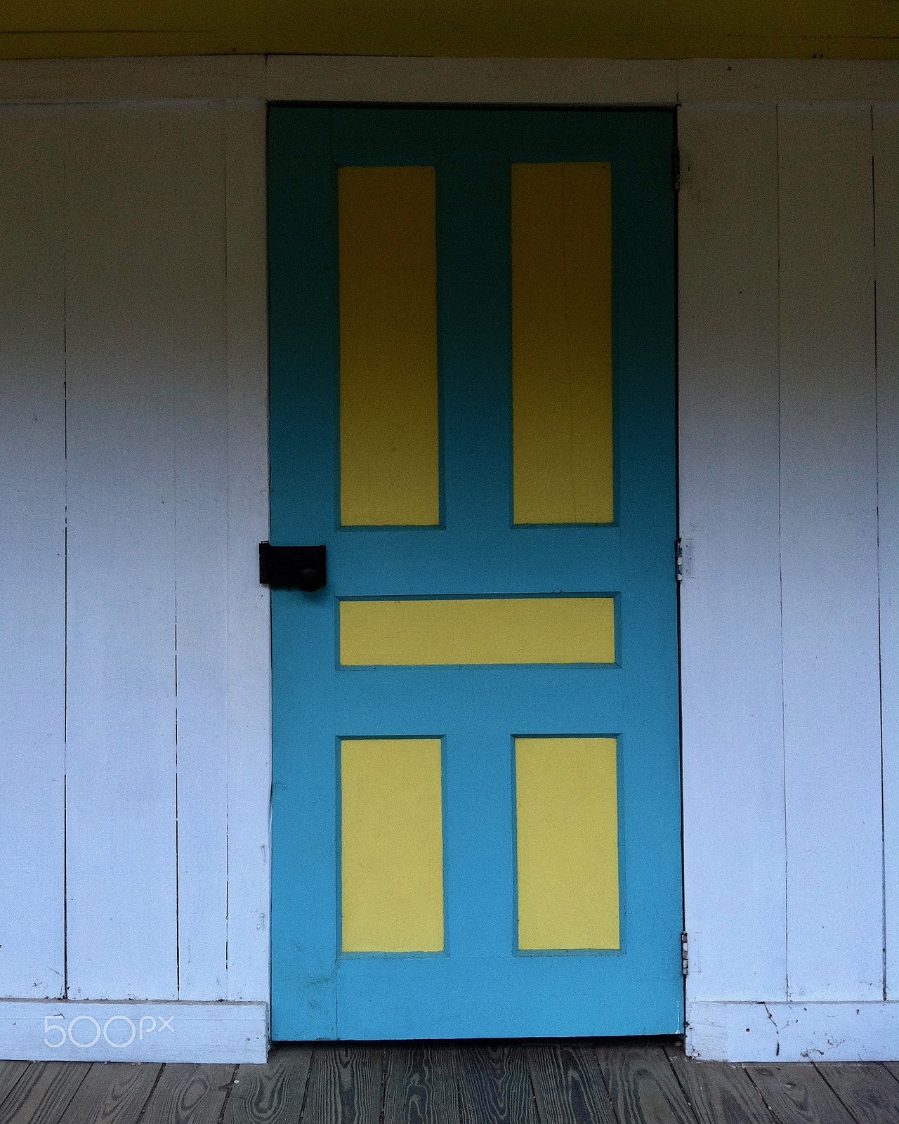 Apple iPhone sample photo. Colorful door on cabin photography
