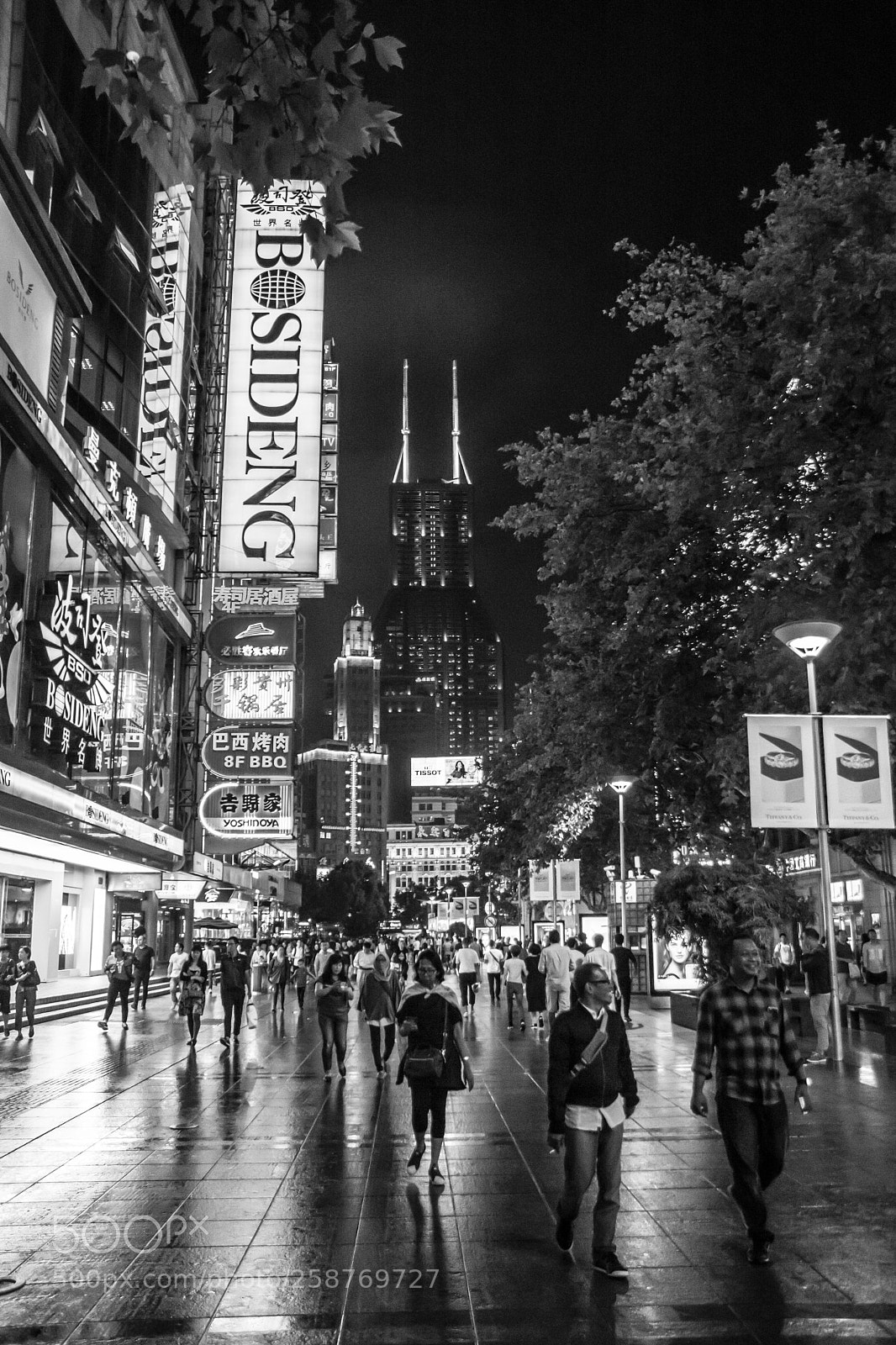 Nikon D5200 sample photo. Night walk in shanghai photography