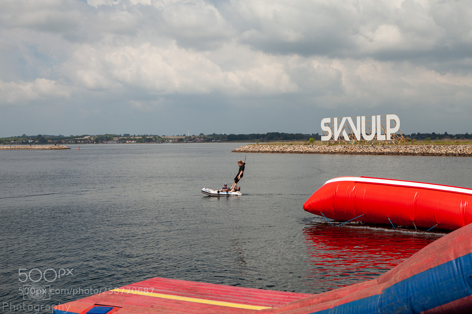 Canon EOS 5D Mark II sample photo. Splash in the harbor photography