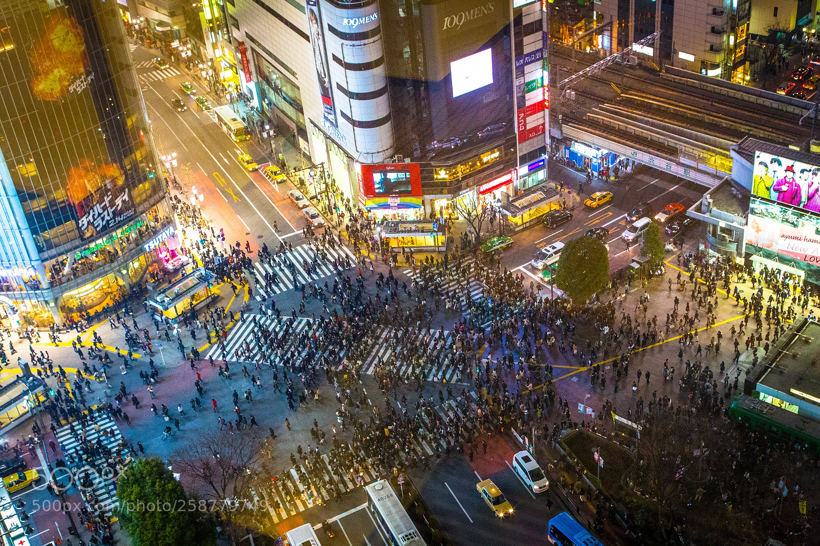 Canon EOS 6D sample photo. A lively shibuya crossing photography