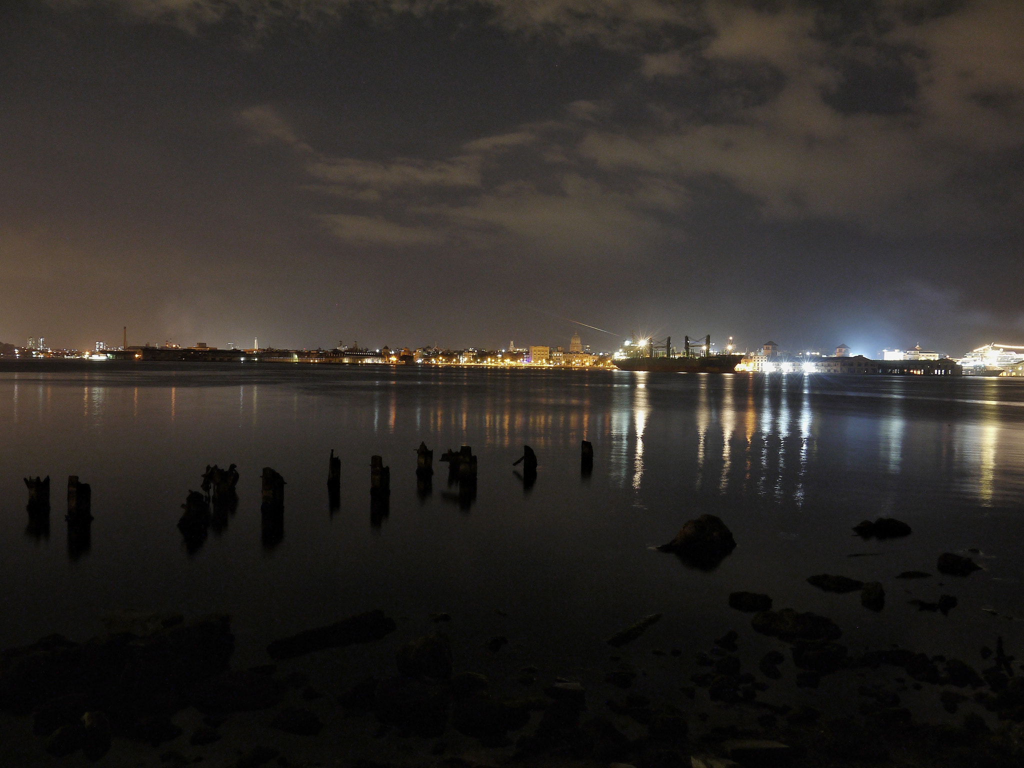 Panasonic Lumix DMC-GF2 sample photo. Reflects in the port photography