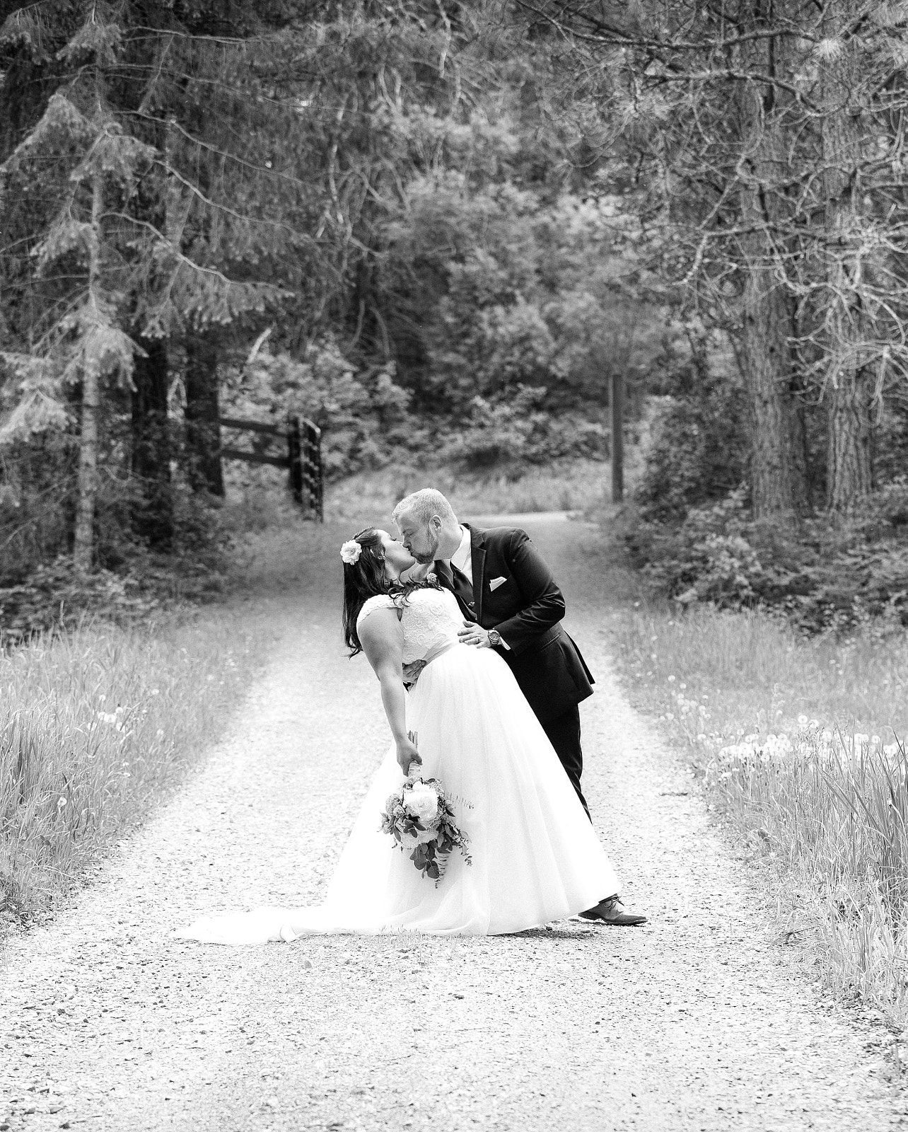 Canon EOS 5DS R sample photo. Kiss wedding 2 photography