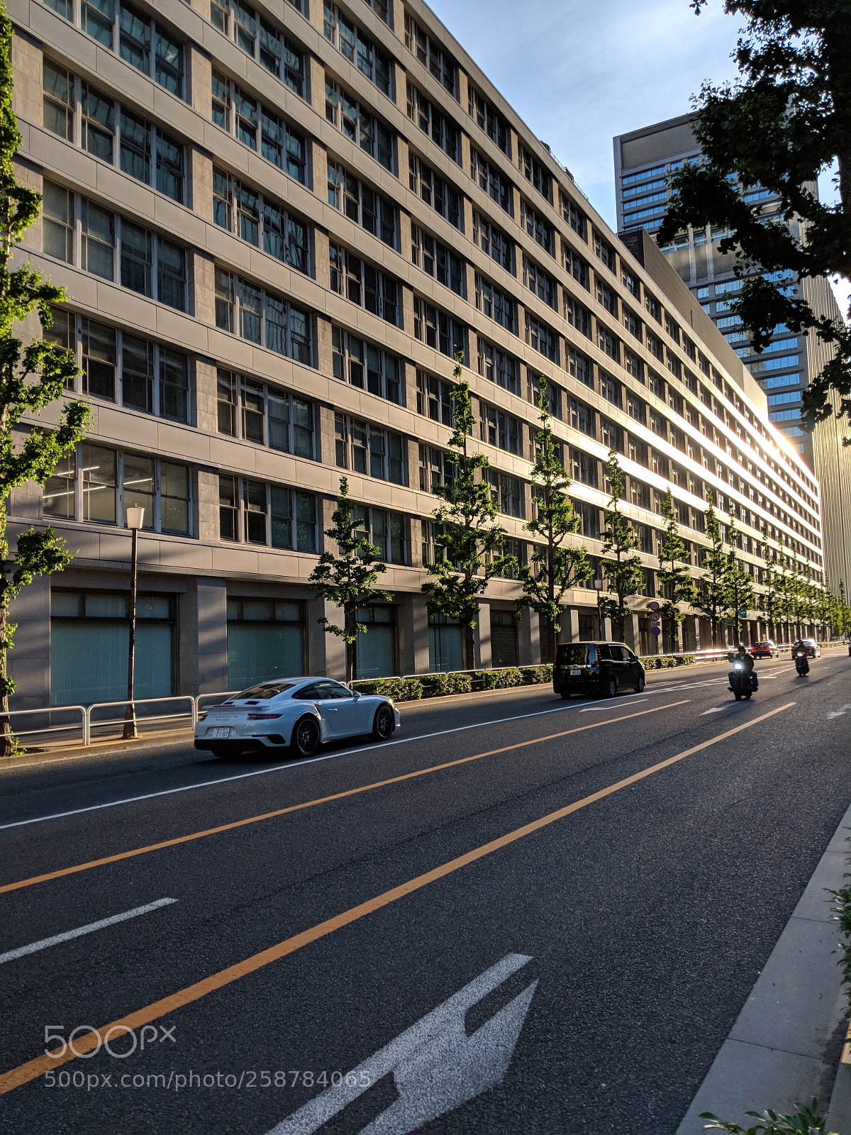 Google Pixel 2 XL sample photo. Sunny sunday in tokyo photography