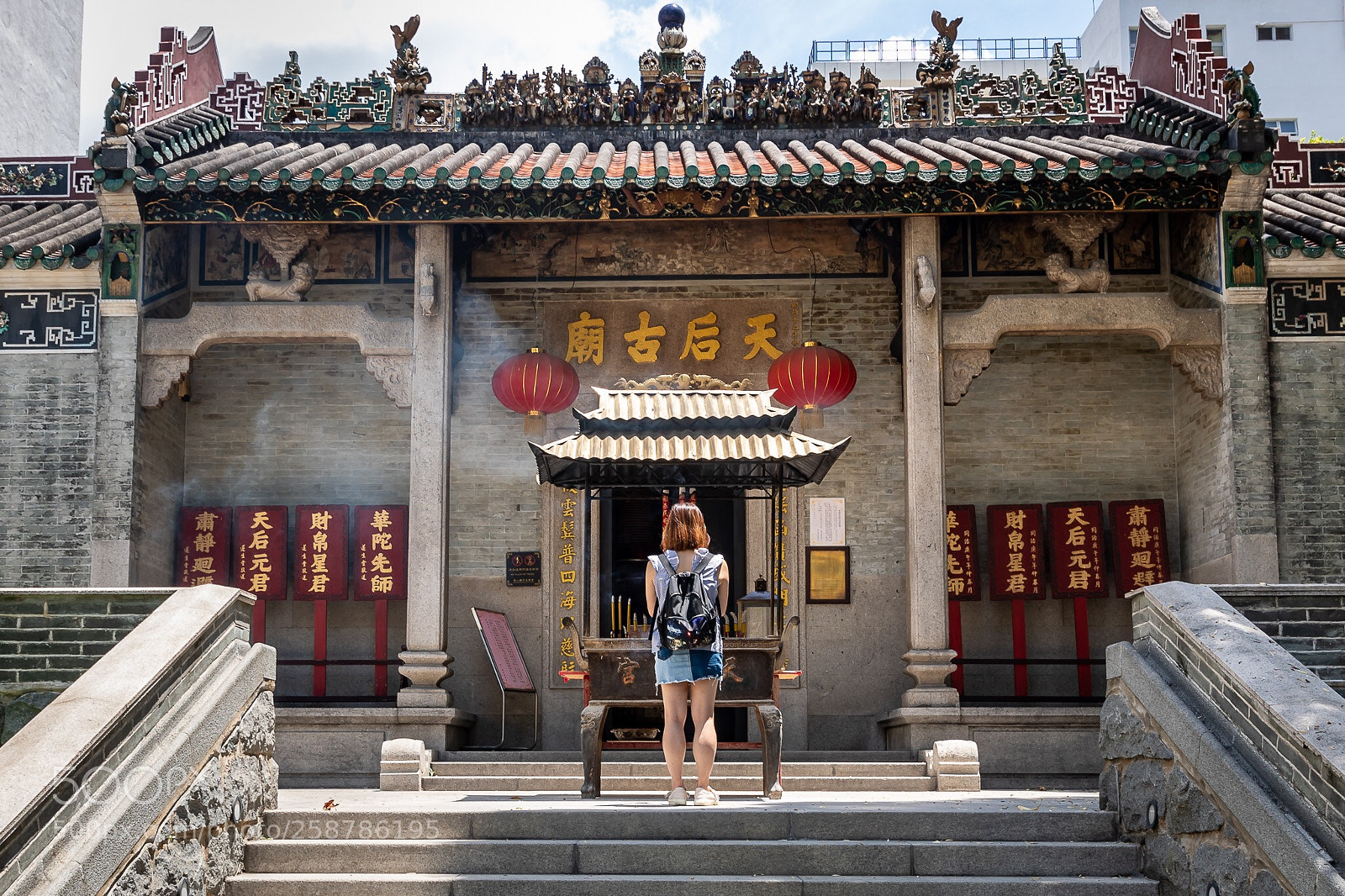 Canon EOS-1D X Mark II sample photo. Praying to tin hau photography