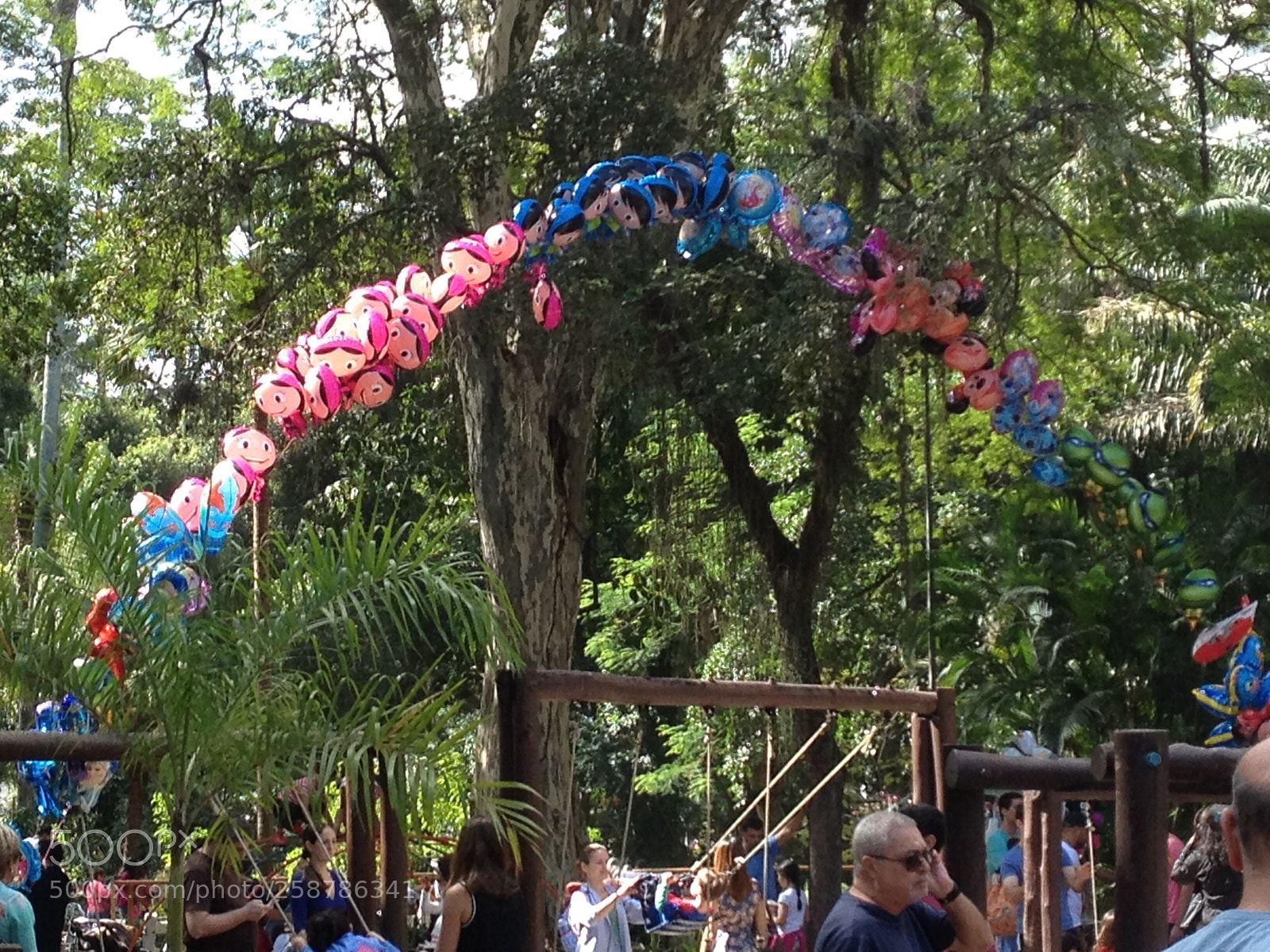 Apple iPhone 4S sample photo. Domingo no parque photography