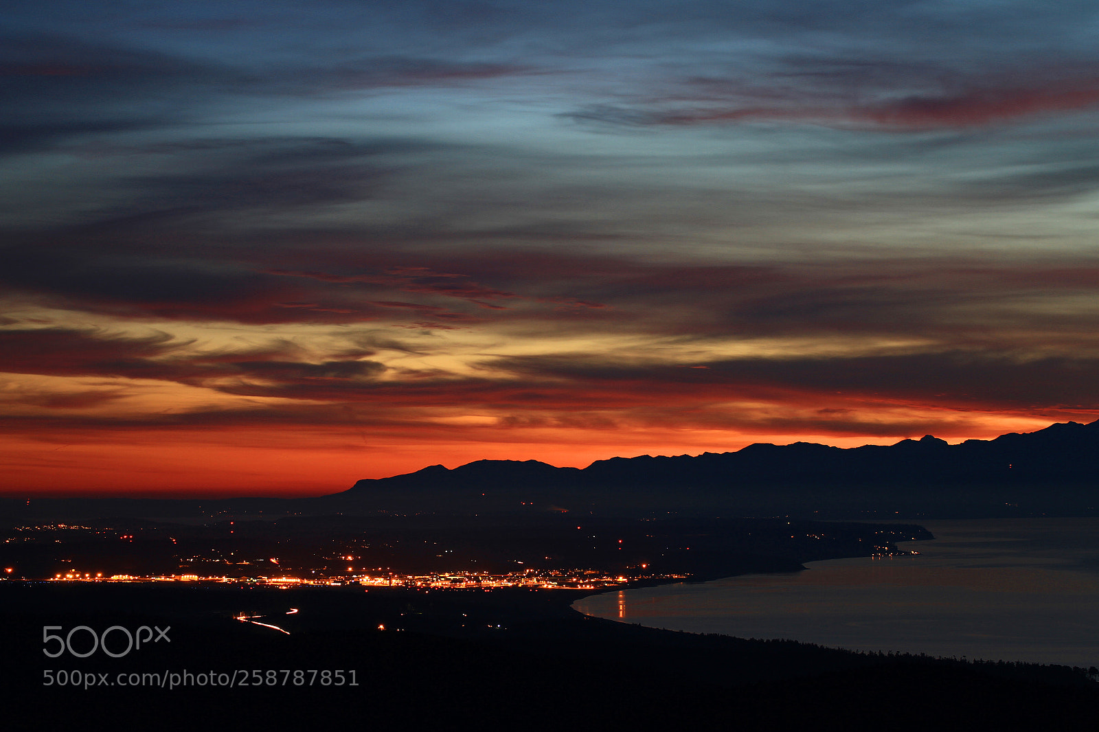 Canon EOS 7D sample photo. Nighttime glow. photography