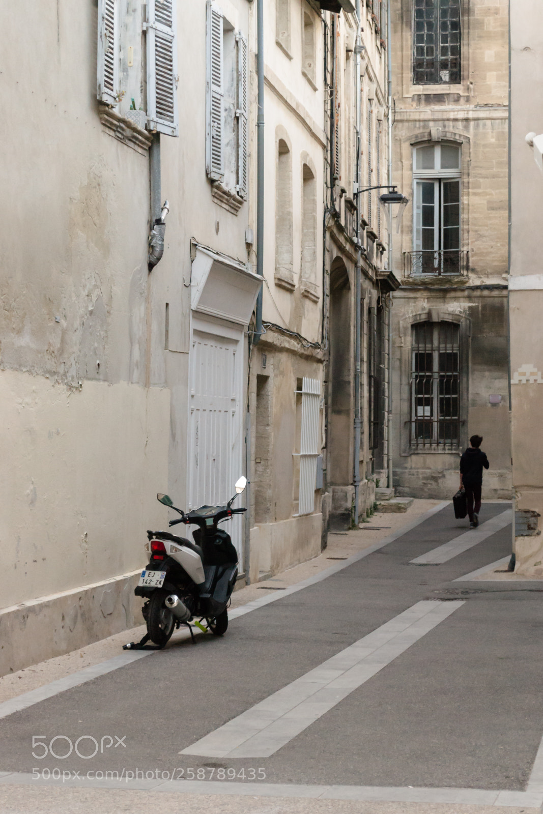 Nikon D3100 sample photo. Avignon alley photography
