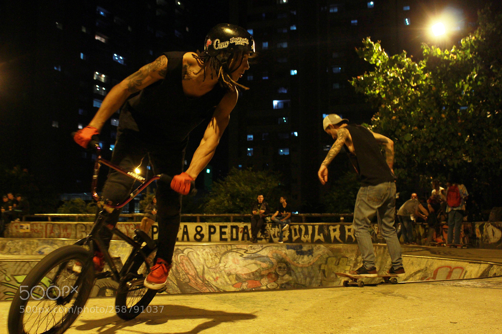 Canon EOS 700D (EOS Rebel T5i / EOS Kiss X7i) sample photo. Noche en un skatepark photography