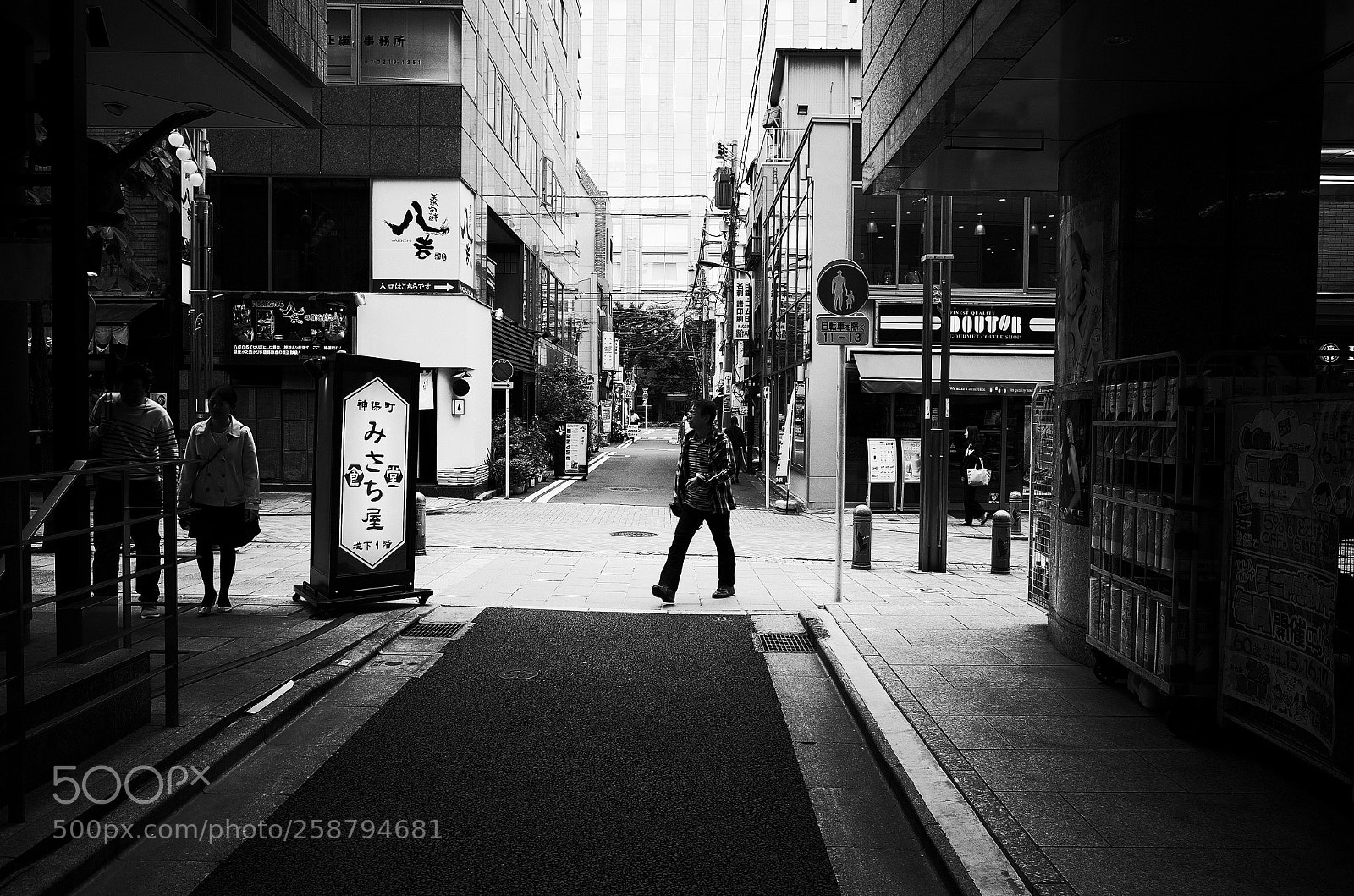 Ricoh GR II sample photo. Streets photography