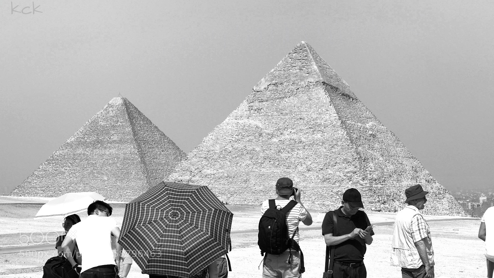 Olympus OM-D E-M10 II sample photo. Umbrella, egypt. photography