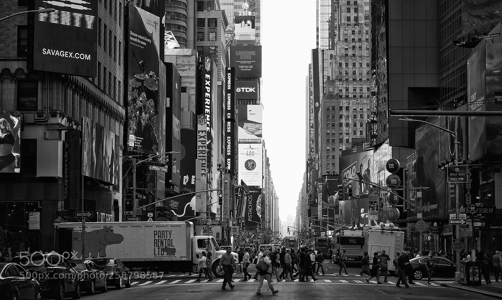 Olympus OM-D E-M10 sample photo. 5pm nyc street photography