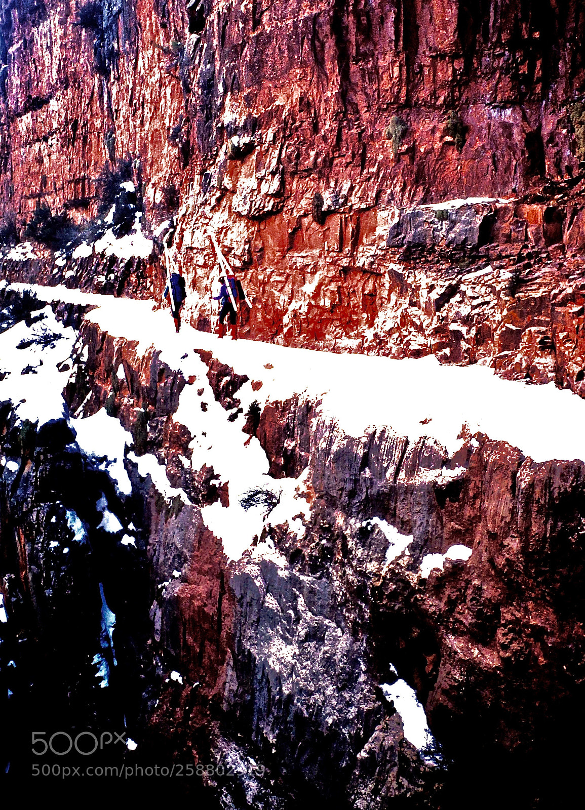 Canon EOS 550D (EOS Rebel T2i / EOS Kiss X4) sample photo. Ski traverse of the photography