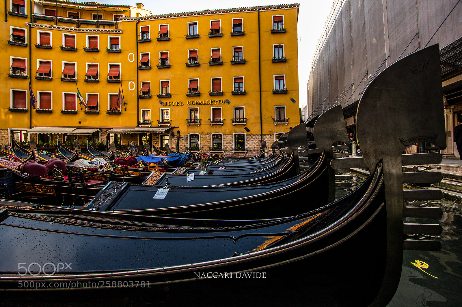 Canon EOS 600D (Rebel EOS T3i / EOS Kiss X5) sample photo. Gondola parking photography