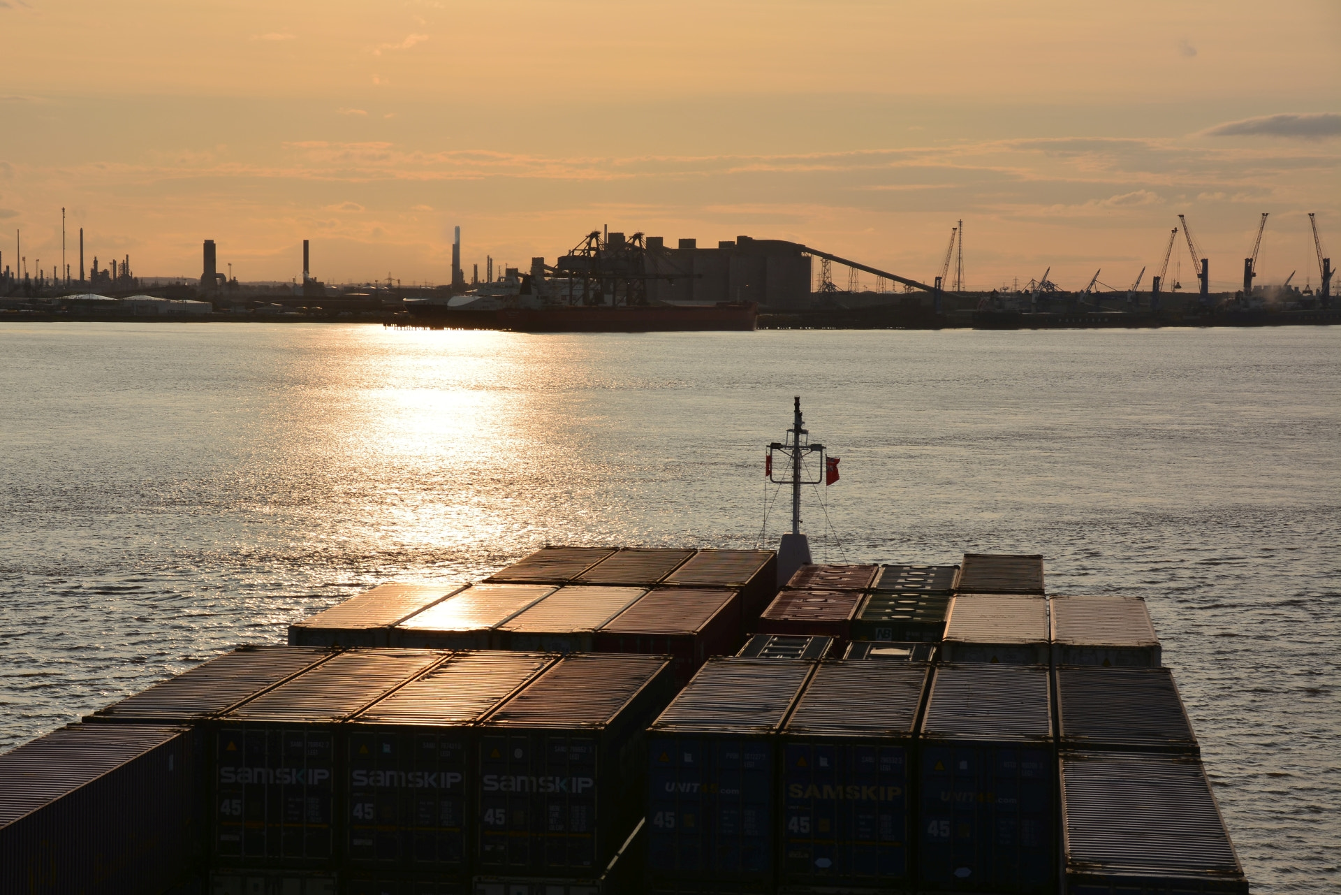 Nikon D5200 + Sigma 18-200mm F3.5-6.3 II DC OS HSM sample photo. Port of immingham photography