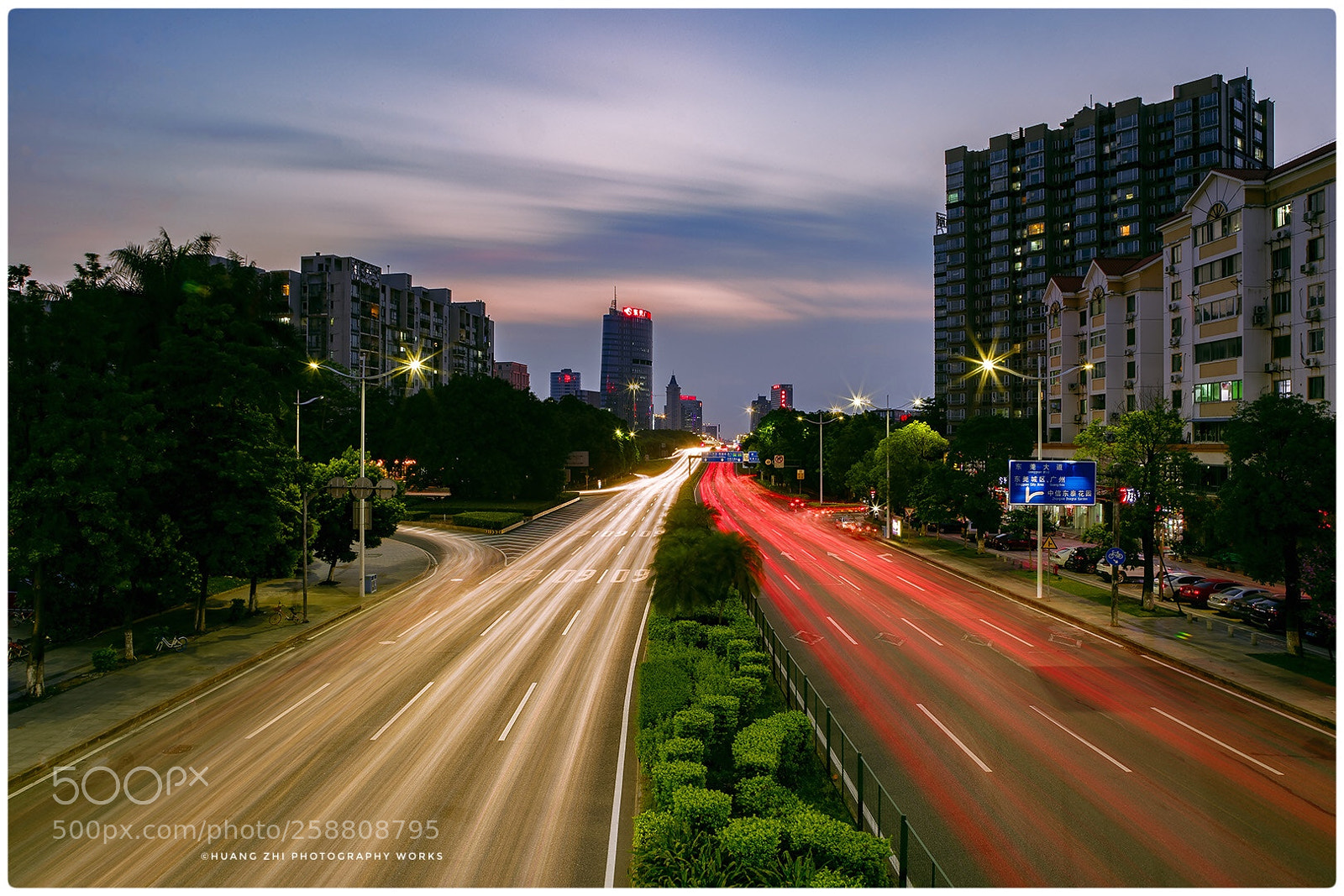Canon EOS-1D X Mark II sample photo. Heavy traffic on the photography