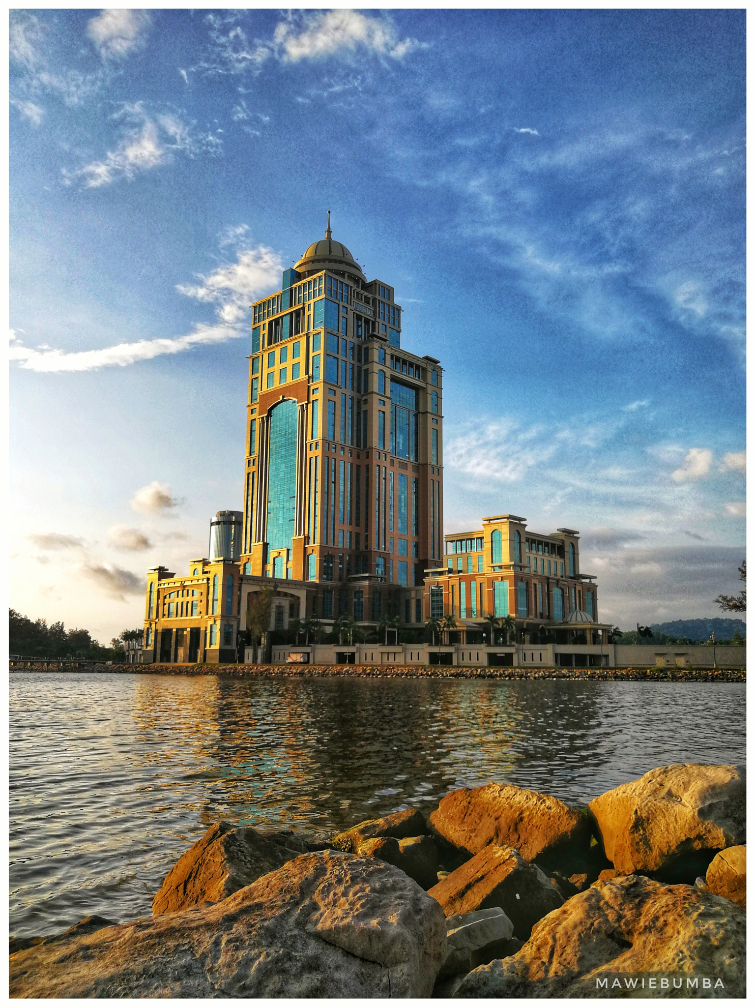 HUAWEI P10 Plus sample photo. The landmark photography