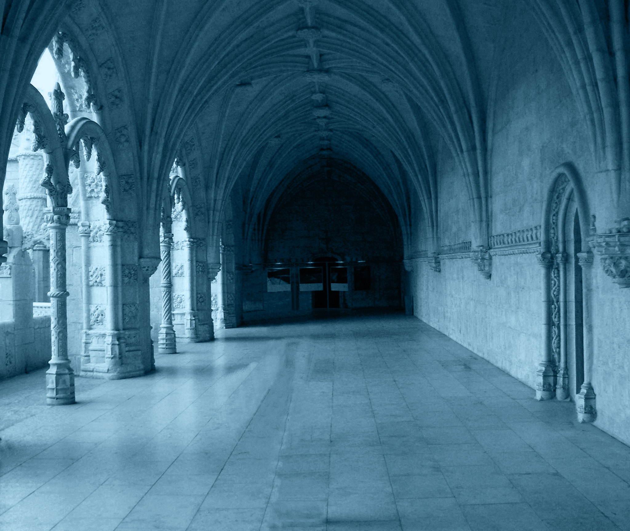 KONICA MINOLTA DiMAGE X50 sample photo. Claustro monasterio de los jerónimos. lisboa. photography