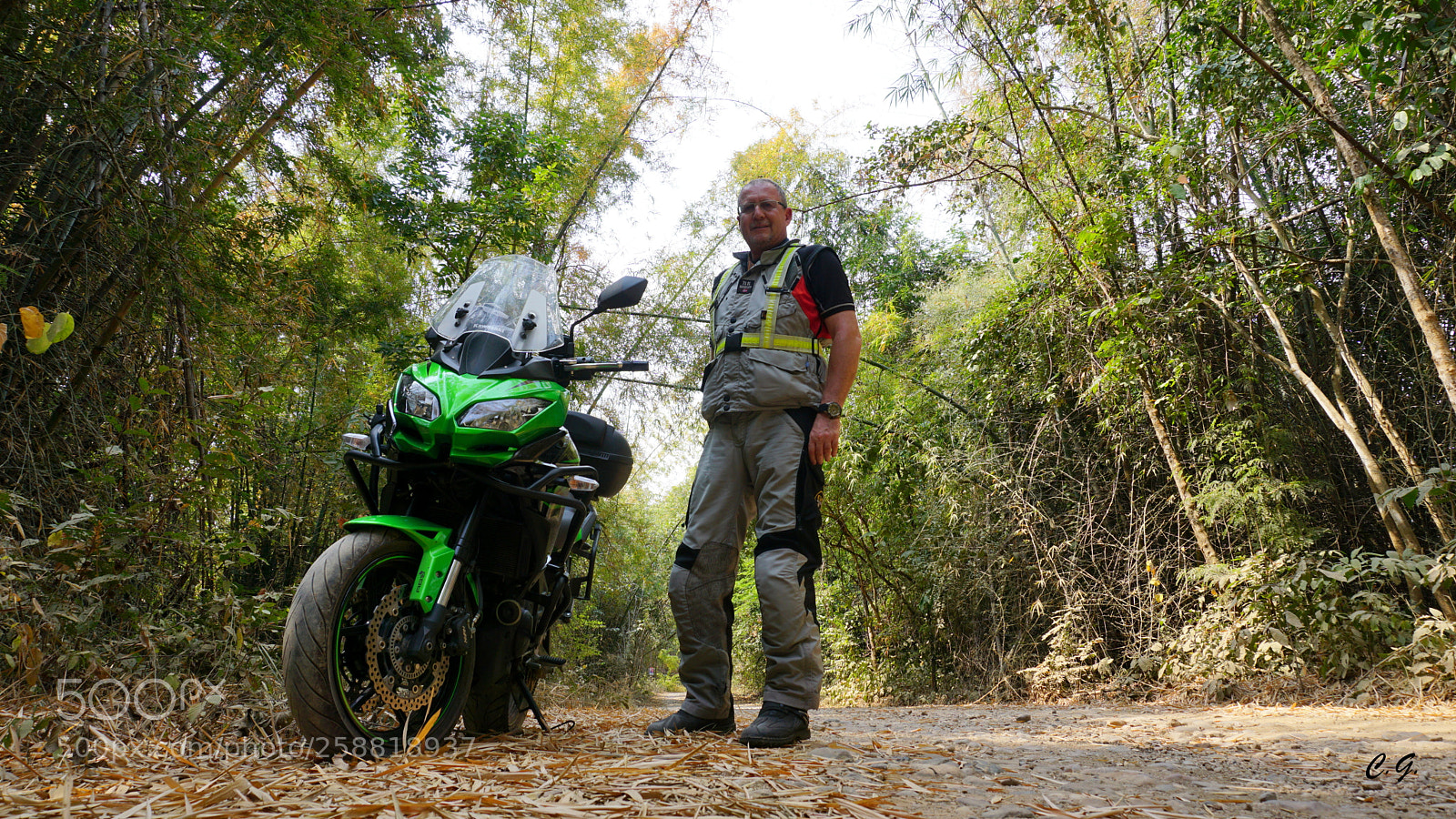 Sony E 16-50mm F3.5-5.6 PZ OSS sample photo. Riding in the bamboo photography