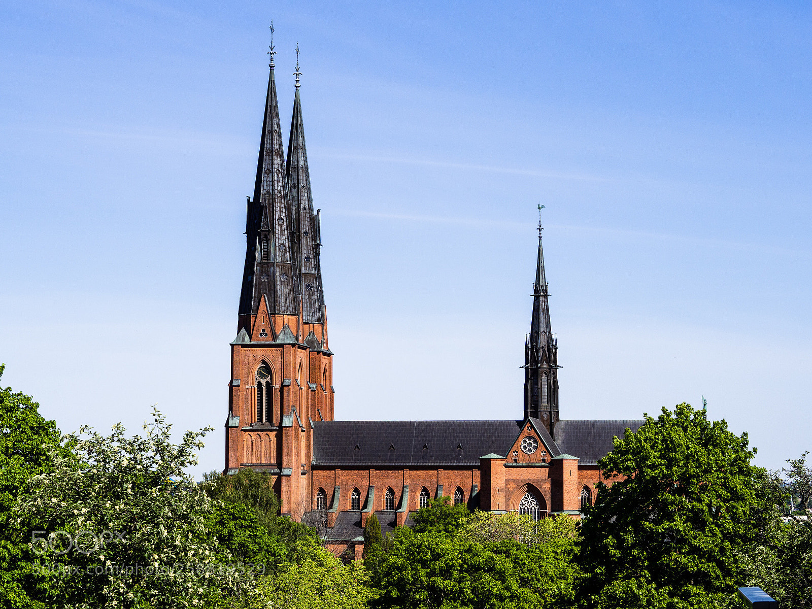 Olympus OM-D E-M10 II sample photo. Uppsala cathedral photography