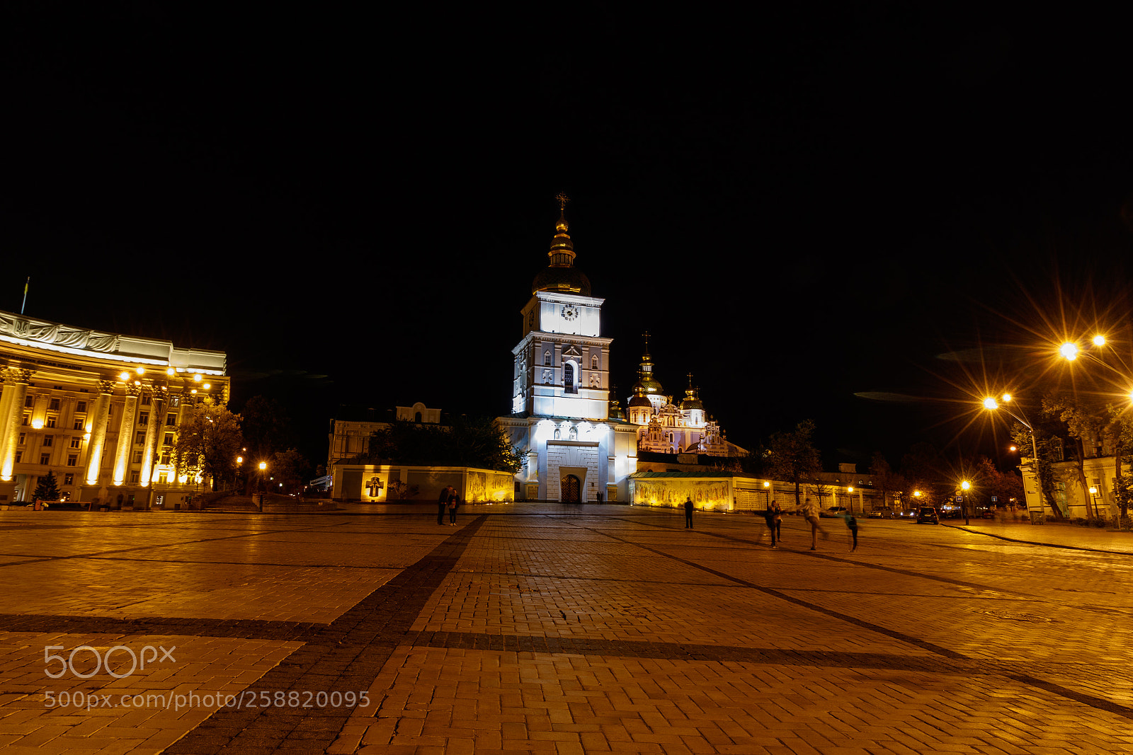 Canon EOS 7D Mark II sample photo. Night kyiv photography