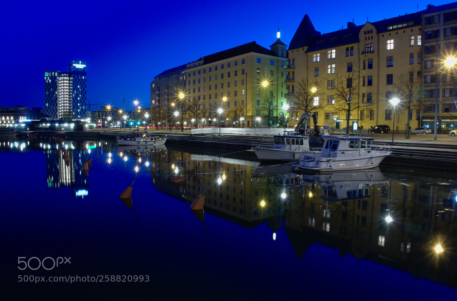 Olympus OM-D E-M5 II sample photo. Quiet nights, helsinki photography