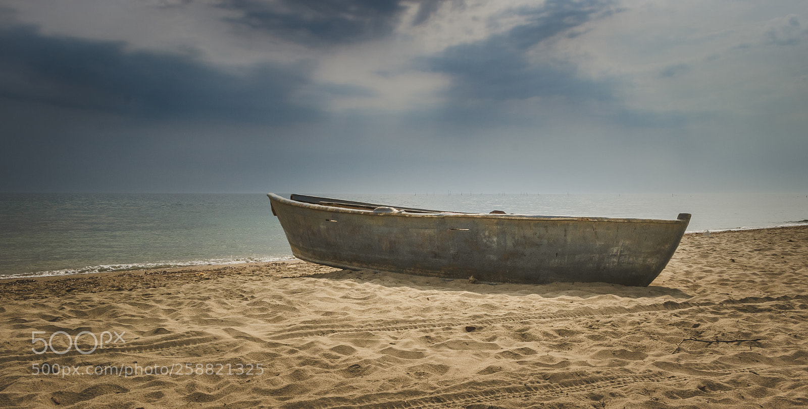 Canon EOS 750D (EOS Rebel T6i / EOS Kiss X8i) sample photo. On the sand photography