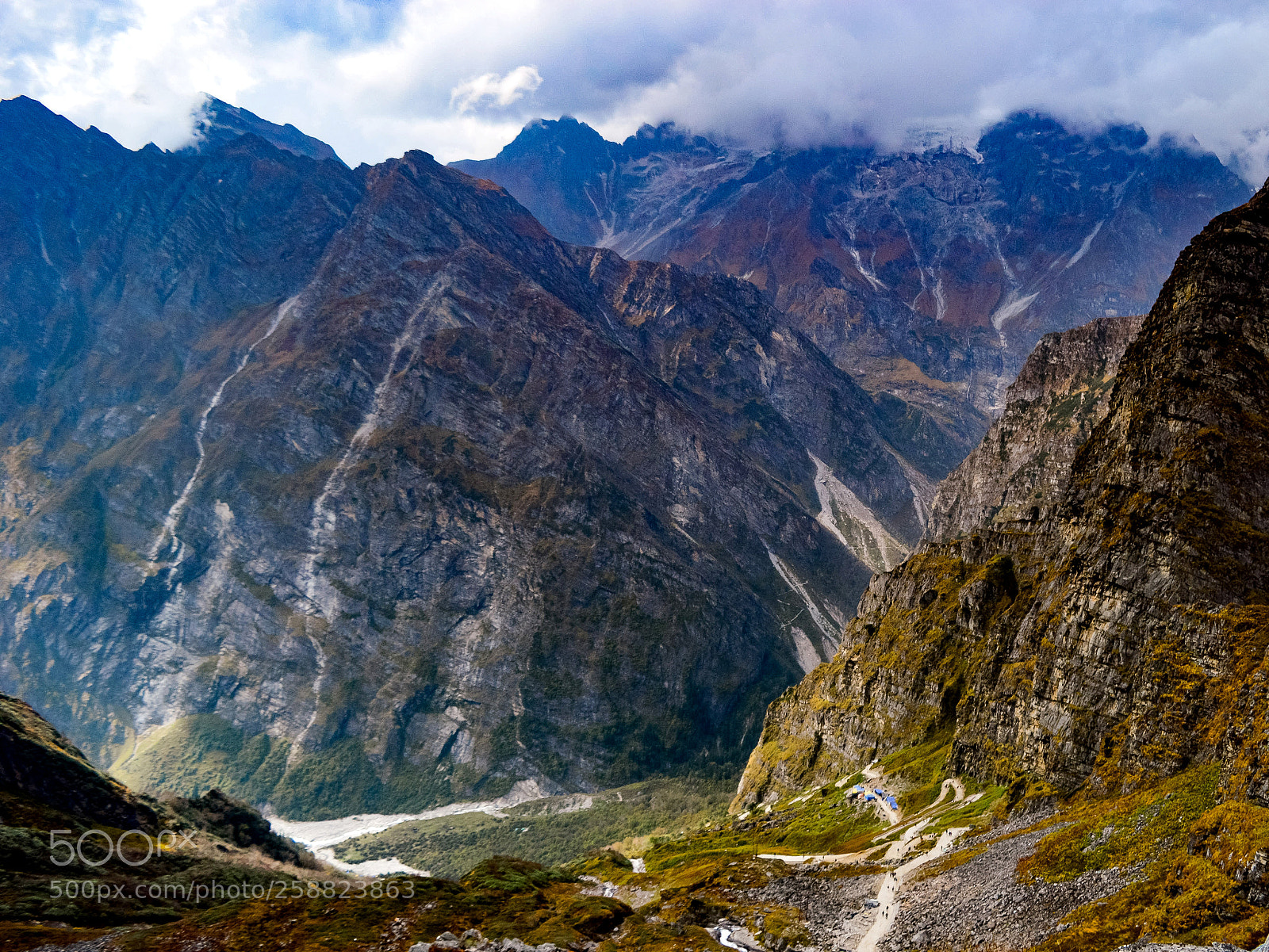 Nikon D3200 sample photo. Hemkund trek photography