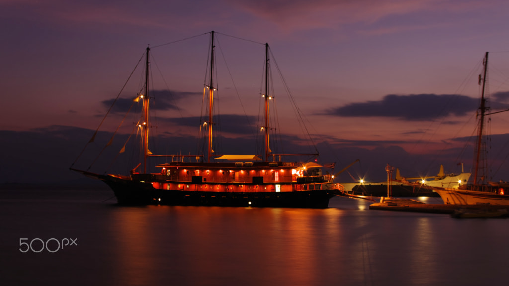 Pentax smc DA 18-55mm F3.5-5.6 AL WR sample photo. Ship in dawn photography