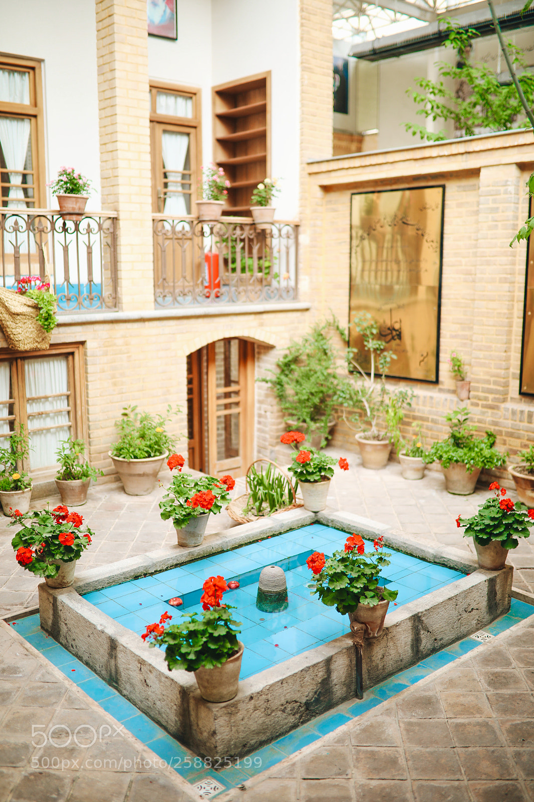 Canon EOS 5D Mark IV sample photo. A traditional house in photography