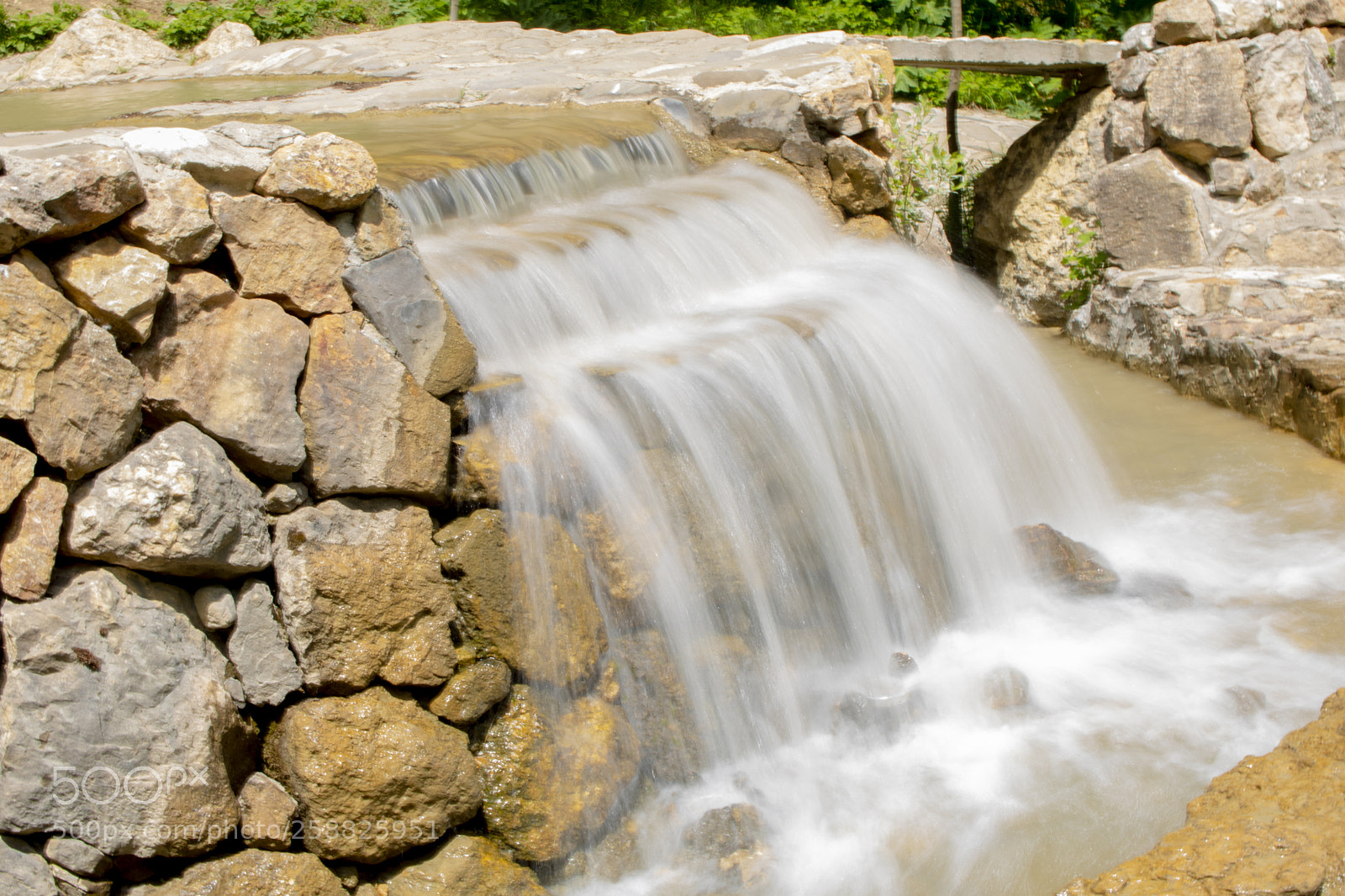 Canon EOS 750D (EOS Rebel T6i / EOS Kiss X8i) sample photo. Mini waterfall photography