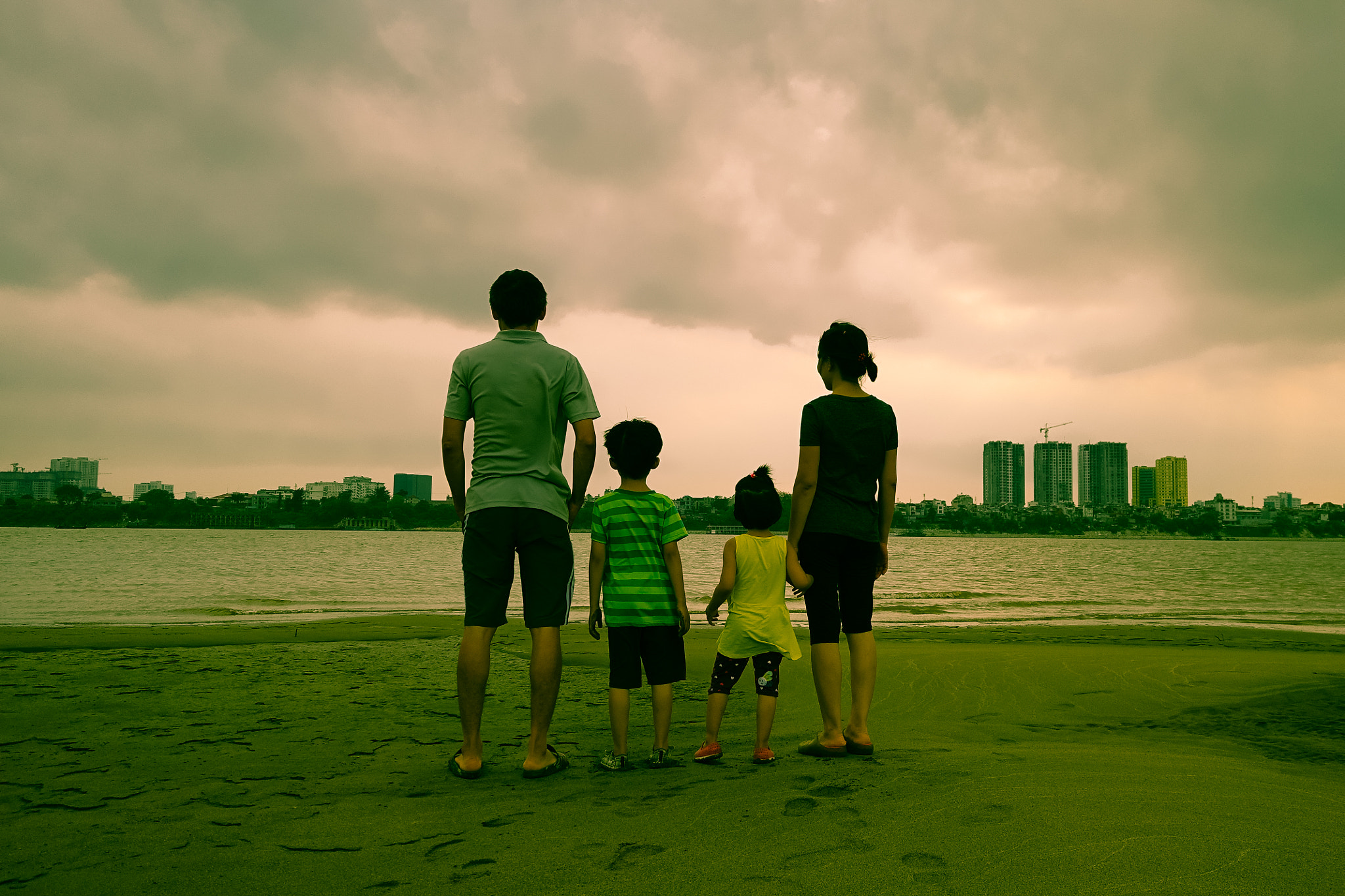 Sony DSC-RX0 sample photo. A family at red river hanoi, vietnam photography