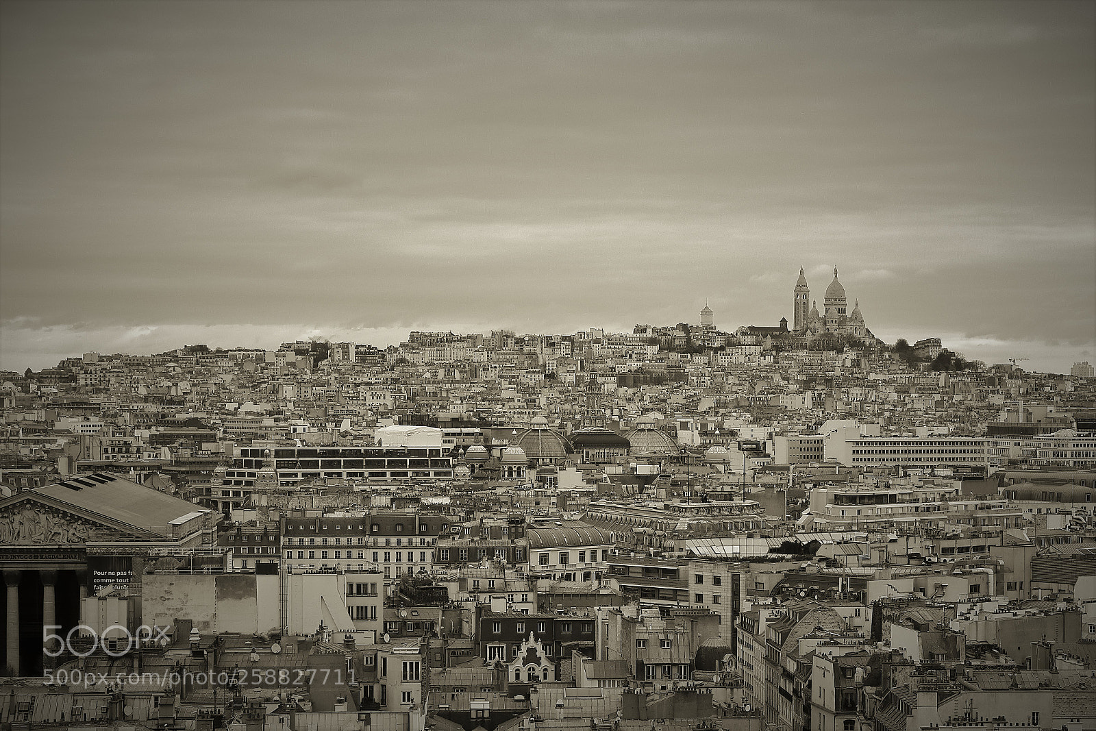 Canon EOS 5D Mark IV sample photo. Montmartre photography
