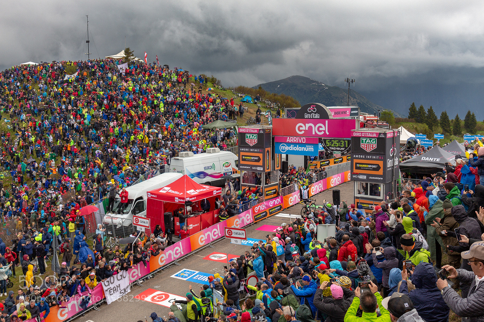 Canon EOS 700D (EOS Rebel T5i / EOS Kiss X7i) sample photo. Froome first on the photography