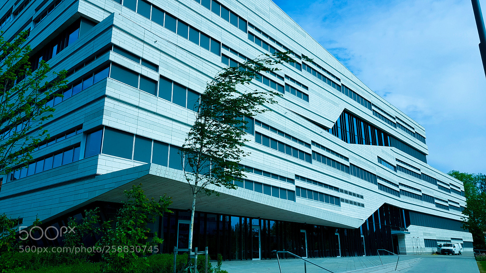 Samsung Galaxy S8 sample photo. New building at the photography