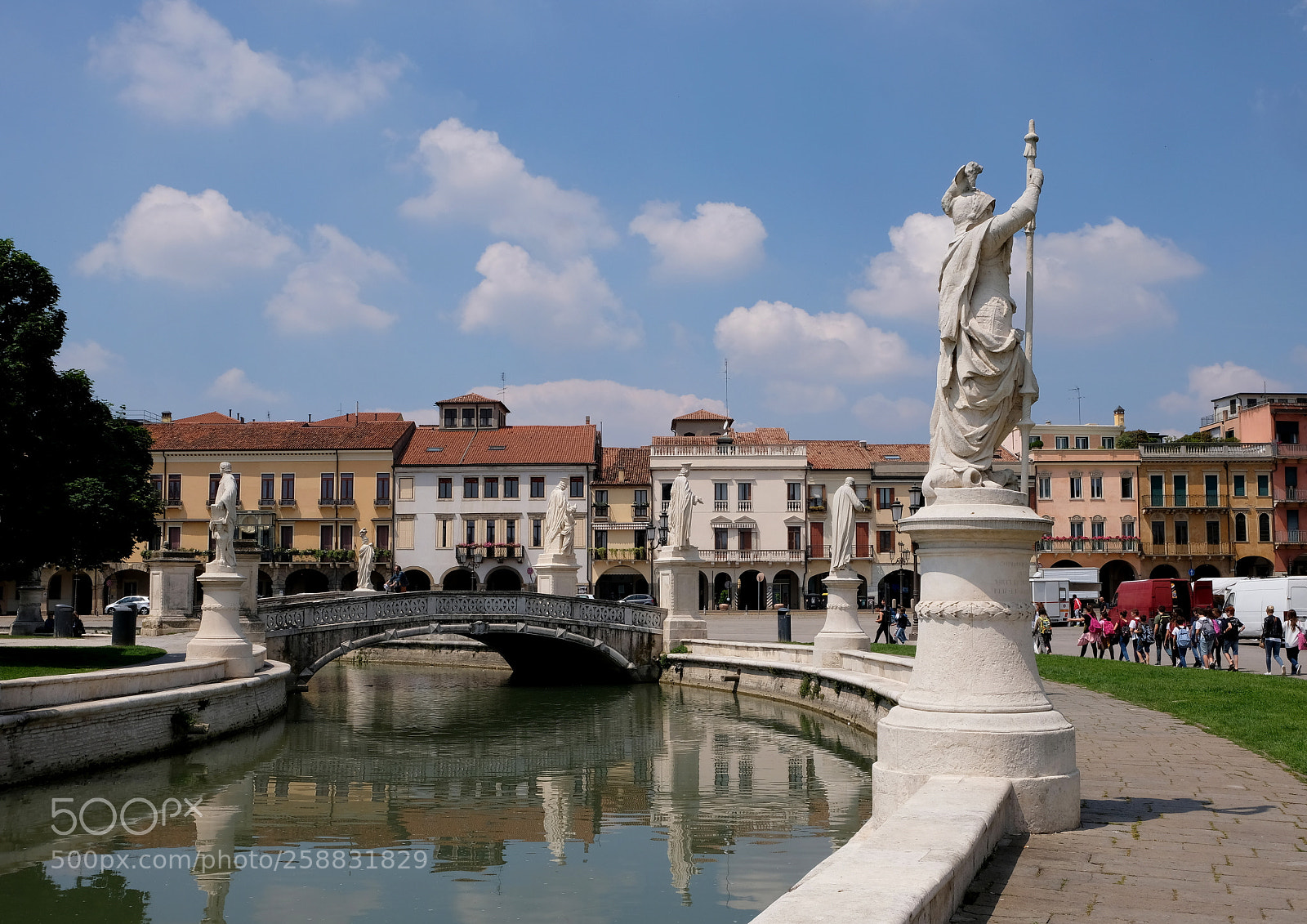 Fujifilm X-T20 sample photo. Corner of the prato photography