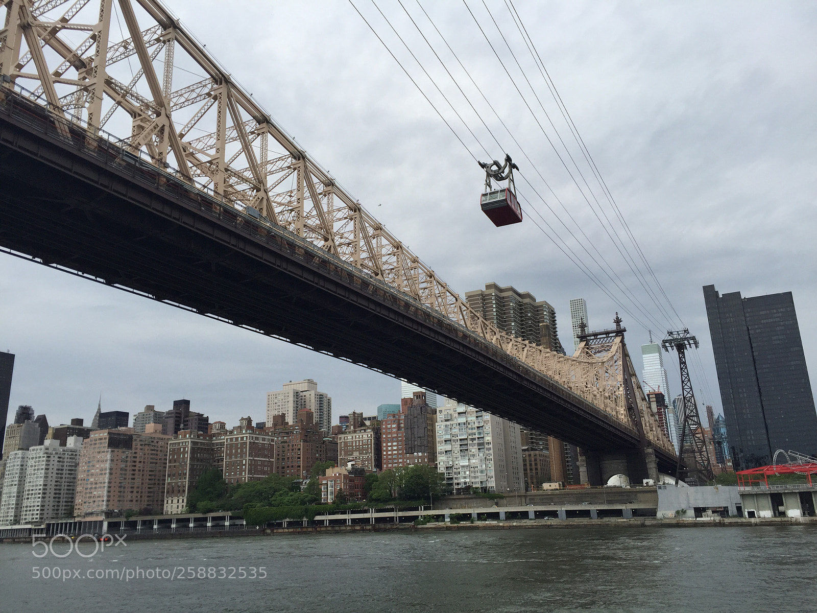 Apple iPhone 6 sample photo. Trolley to roosevelt island photography
