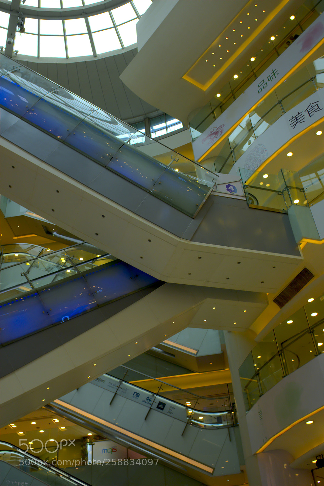 Fujifilm X100F sample photo. Shopping mall photography